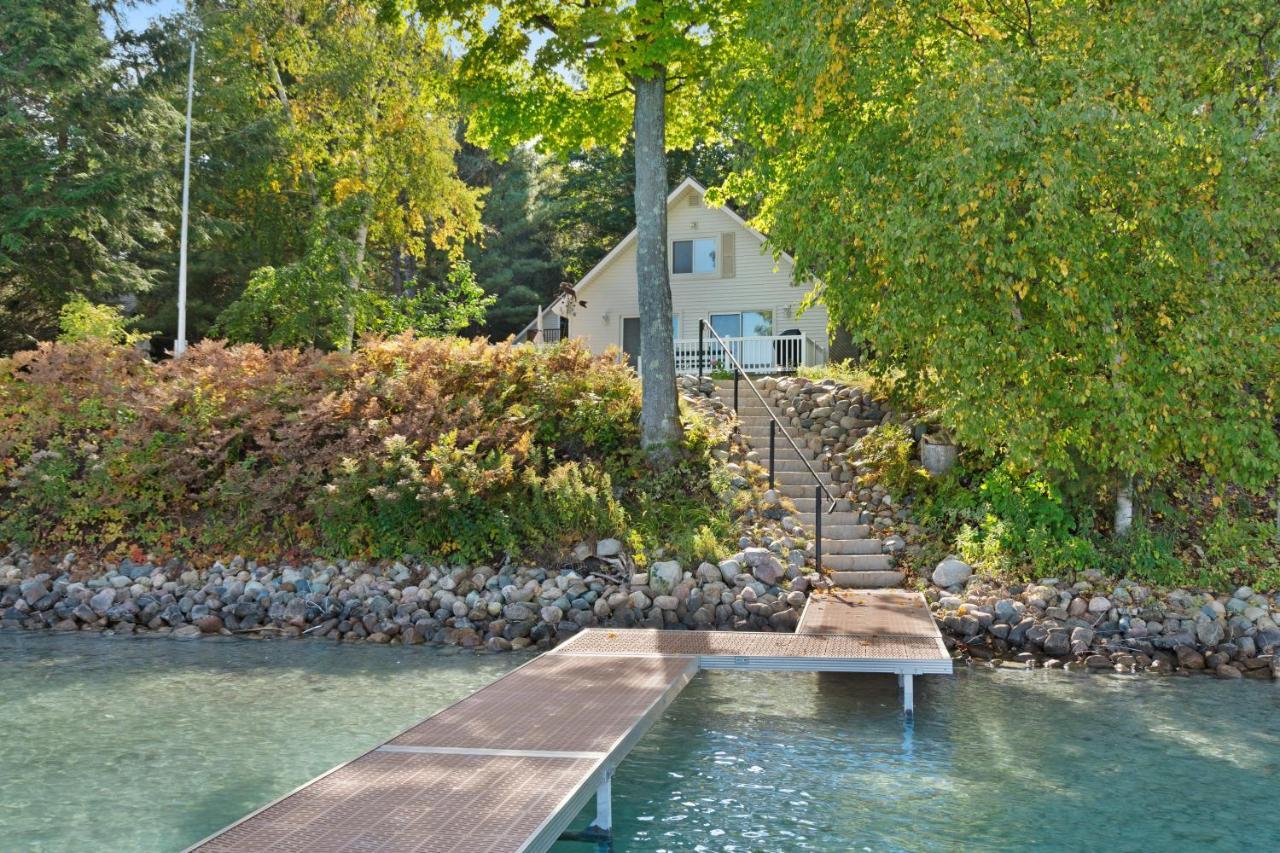 Walloon Lake Cottage Бойн Сити Екстериор снимка
